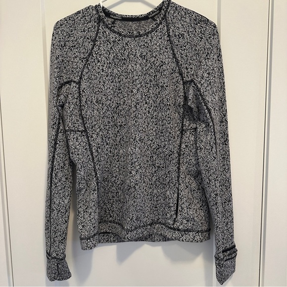 lululemon athletica Tops - Lululemon Runderful Long Sleeve Shirt in Black White Herringbone Size 8 Womens